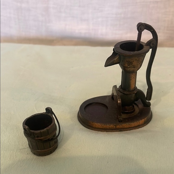Vintage Bronze Water Pump Figurine mini size - Picture 2 of 2